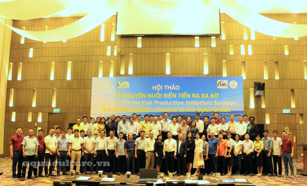 Các đại biểu tham dự Hội thảo Kỷ nguyên nuôi biển tiến ra xa bờ ngày 12/5/2023 tại Nha Trang