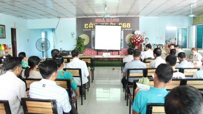Toàn cảnh hội thảo chuyên đề “Nuôi tôm xen canh với cá nước ngọt” được tổ chức ngày 15/7/2023, tại huyện Ninh Giang (tỉnh Hải Dương)
