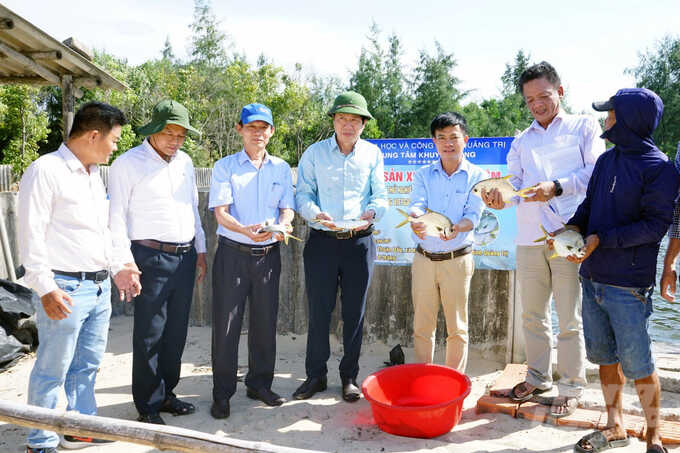 Thành công của đề tài sẽ mở ra hướng đi mới cho nghề nuôi trồng thủy sản tại Quảng Trị. Ảnh: Võ Dũng